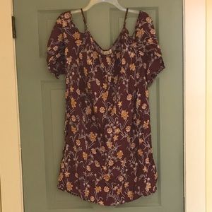 Burgundy cold shoulder tunic NWT